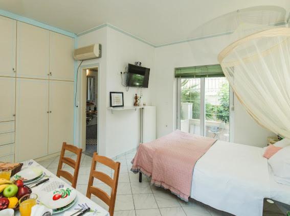 Irene, Lindos 10 Minutes, 4 Minutes Apartment *