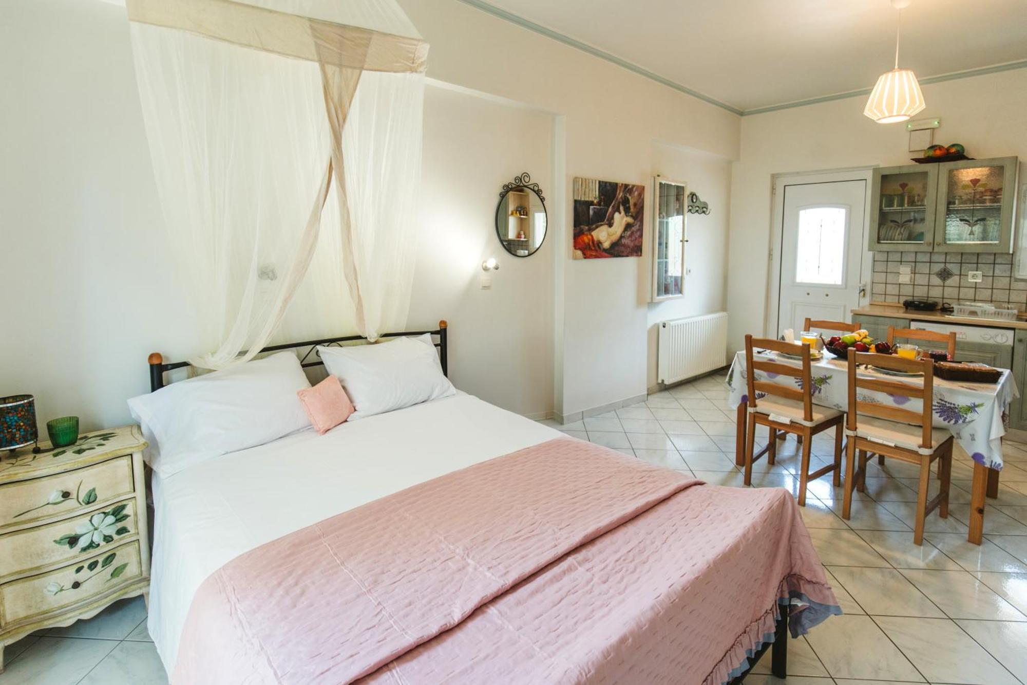 Irene, Lindos 10 Minutes, 4 Minutes Apartment