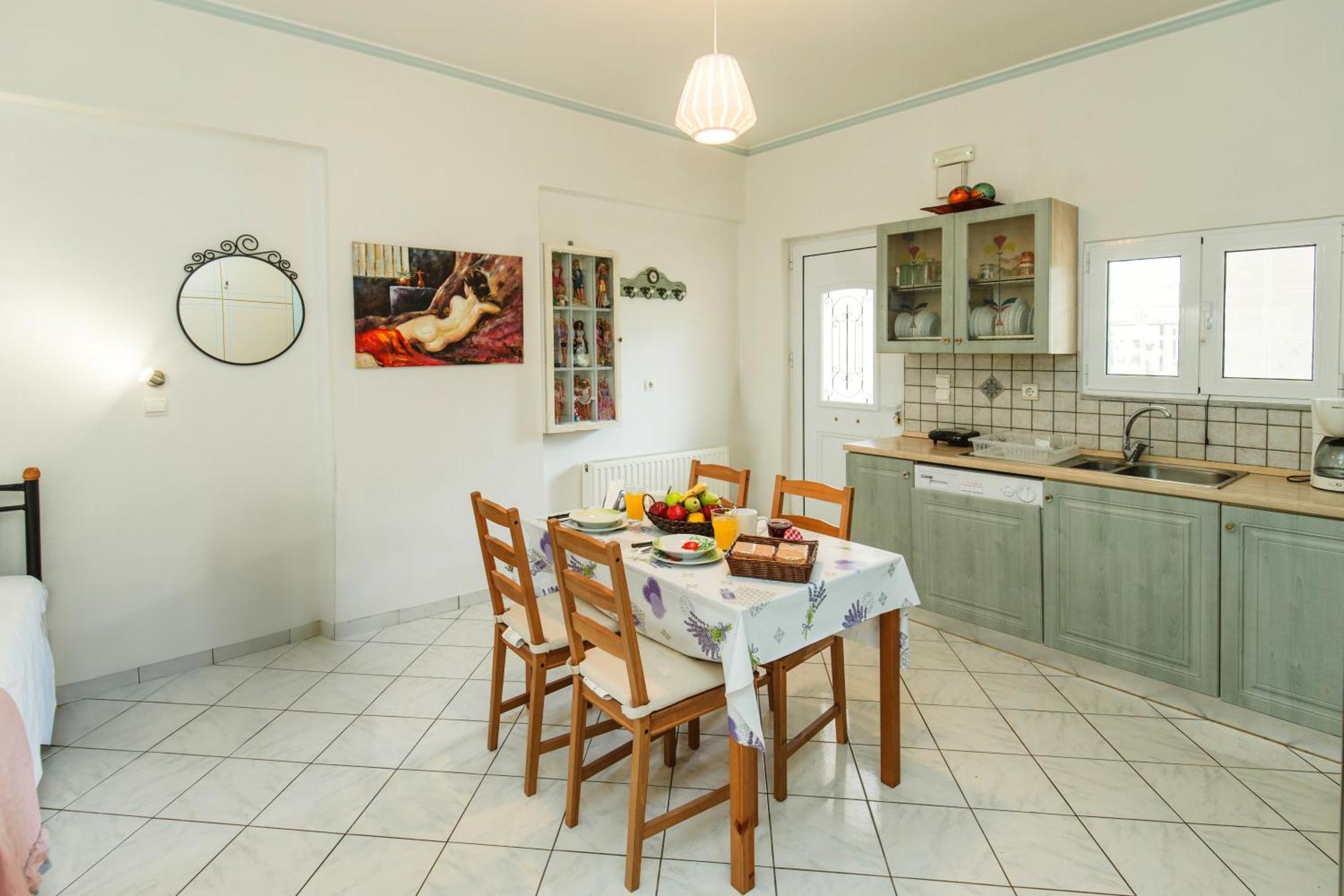 Irene, Lindos 10 Minutes, 4 Minutes Apartment